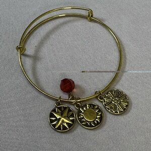 Gold Tone Star Sun Charm Expandable Bracelet Celestial
